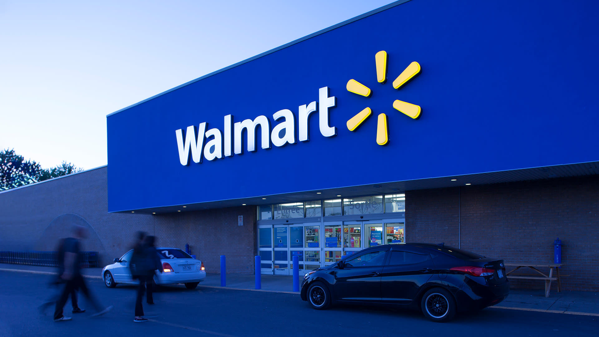 'Watching our downfall,' cry Walmart shoppers as $2 items held behind plexiglass