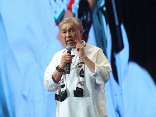 Nurul: Back-to-back programmes as Umno president to blame for father Zahid’s ‘long live Israel’ blunder