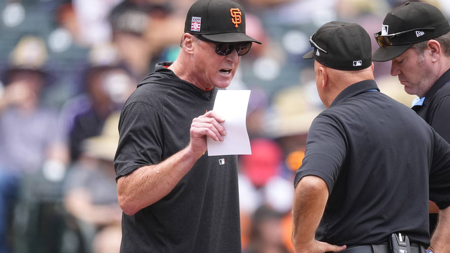 Giants manager Bob Melvin tossed before the start of Sunday's game vs. Rockies