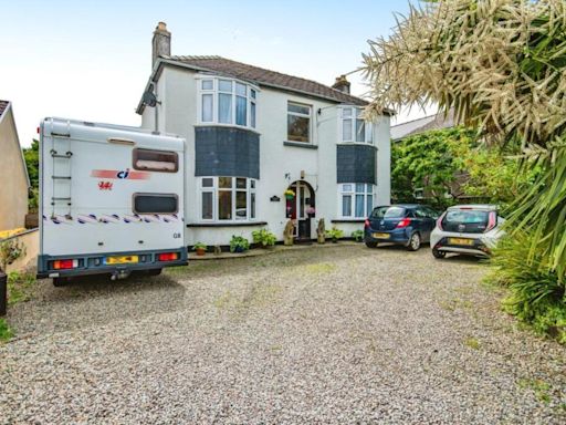 Adorable Pembrokeshire family home with large back garden on the market