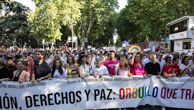 La marcha del Orgullo recorre Madrid con ambiente festivo y presencia política: "No somos condones, copas ni tacones"