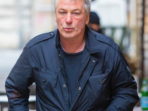 El juicio penal de Alec Baldwin seguirá adelante en julio