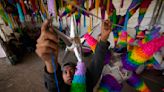 Las piñatas, una tradición que pinta de color y alegría las navidades mexicanas