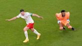 Lewandowski se estrena y Polonia doma 2-0 a Arabia Saudí