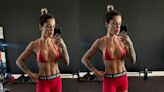 Letícia Bufoni posa com look fitness all red para iniciar rotina de treinos