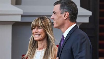 La familia que arropa a Pedro Sánchez tras anunciar que no dimite: de Begoña a su madre y sus hijas, Ainhoa y Carlota