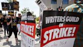 Guionistas de Hollywood llegan a acuerdo inicial con estudios para terminar la huelga