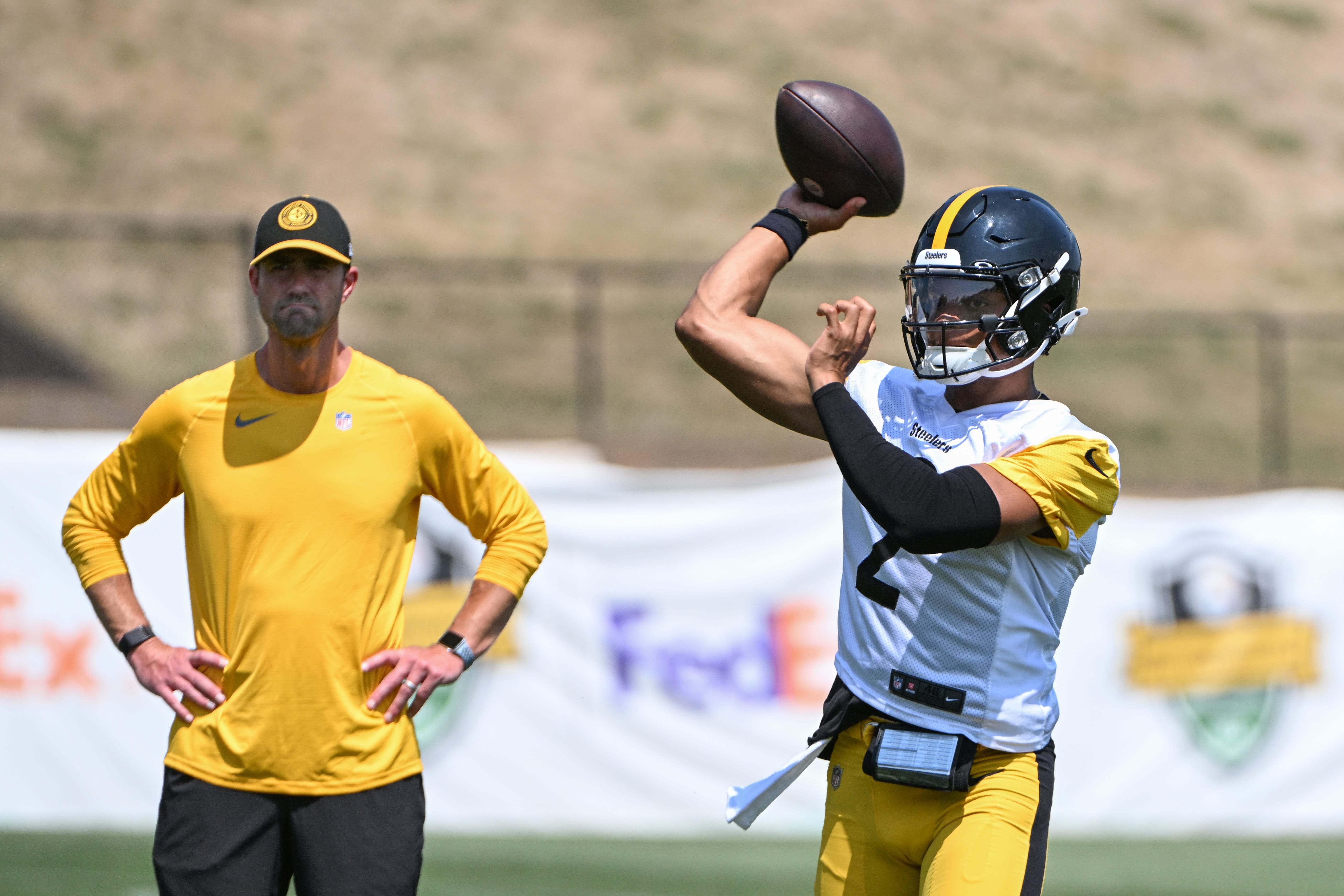 Friday Night Lights draws huge crowd for Steelers training camp practice