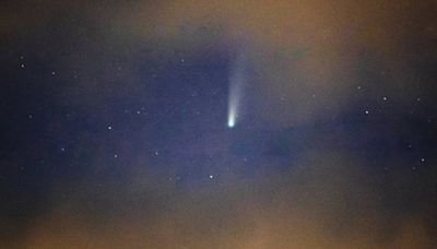 Astrónomos intrigados por la brillante cola del cometa Tsuchinshan-ATLAS