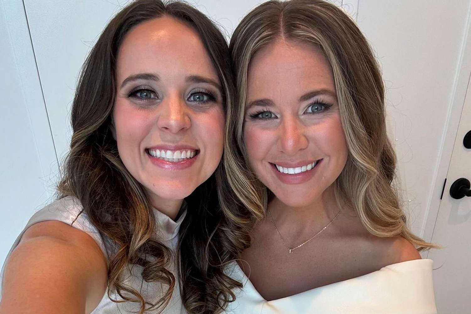 Jinger Duggar Vuolo Shares Behind-the-Scenes Look at Sister Jana's Arkansas Wedding Filled with Family Selfies