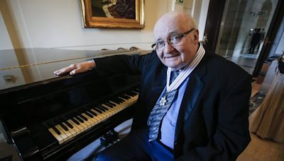 'Absolute surprise': Winnipeg jazz legend Ron Paley awarded Order of Manitoba