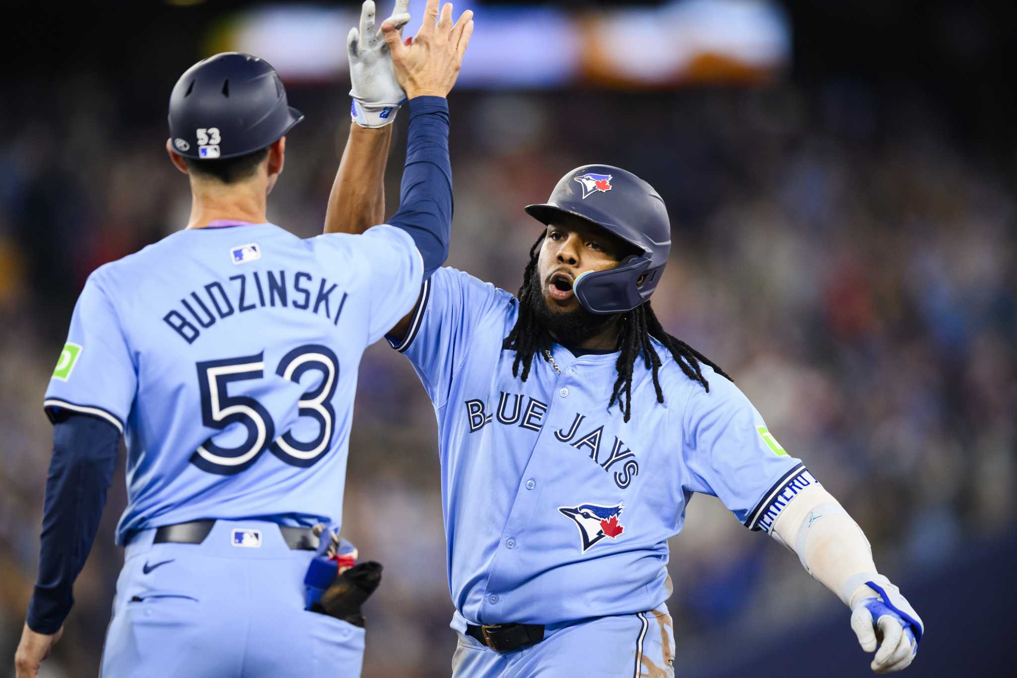 Clement gets winning hit as Blue Jays rally to beat red-hot Twins 10-8
