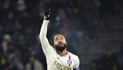 Alexandre Lacazette to reject Saudi move and remain at Lyon