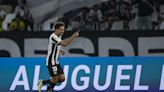 Eduardo e Tiquinho brilham na construção de dois gols e Botafogo vence Bragantino de virada