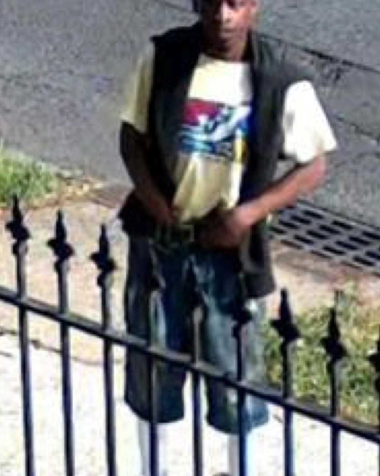 Search Under Way For Suspect Who Robbed 2 Women At Gunpoint In Newark: Cops