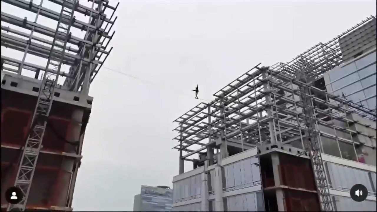 Daredevil seen on video walk tightrope between graffitied skyscrapers in downtown LA - WSVN 7News | Miami News, Weather, Sports | Fort Lauderdale
