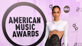 Anitta ganha prêmio de ‘Melhor Artista Feminina Latina’ no AMAs 2022: ‘Trabalhei duro’