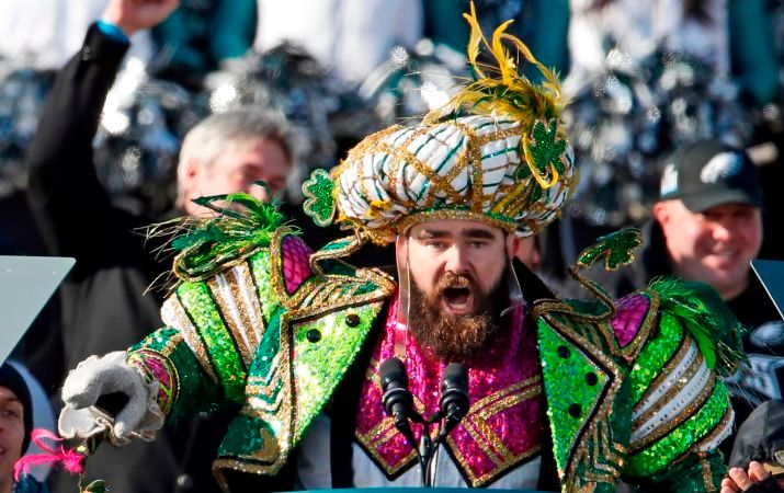 Jason Kelce says he’s lost his Super Bowl LII ring… in a pool filled with chili | CNN