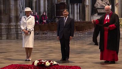 Emperor and Empress of Japan lay wreath in Westminster Abbey