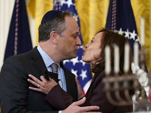 Donald Trump says Kamala Harris, who's married to a Jewish man, 'doesn't like Jewish people'