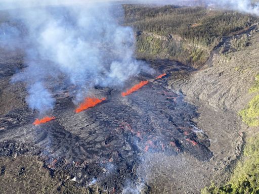 Kilauea Volcano eruption resumes in Hawaii park, gas warning issued