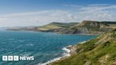 Dorset: Lifeboat and helicopter search for missing diver