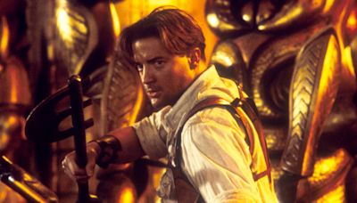 The Mummy Director Debunks Rumors About Tom Cruise & Brad Pitt, Brendan Fraser Stunt