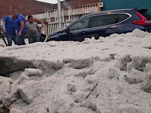 Experts warn of hail, whirlwinds in Mexico after new heat record in the capital