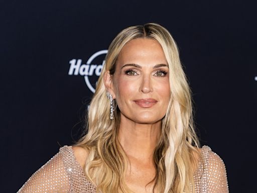 At 51, ‘Sports Illustrated’ Model Molly Sims Says She Isn’t ‘Trying to Look 20’