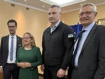 In die Ukraine gereist: Freiburgs OB Horn trifft Klitschko in Kiew