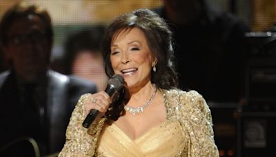 Loretta Lynn, Coal Miner’s Daughter And Country Queen, Dies At 90
