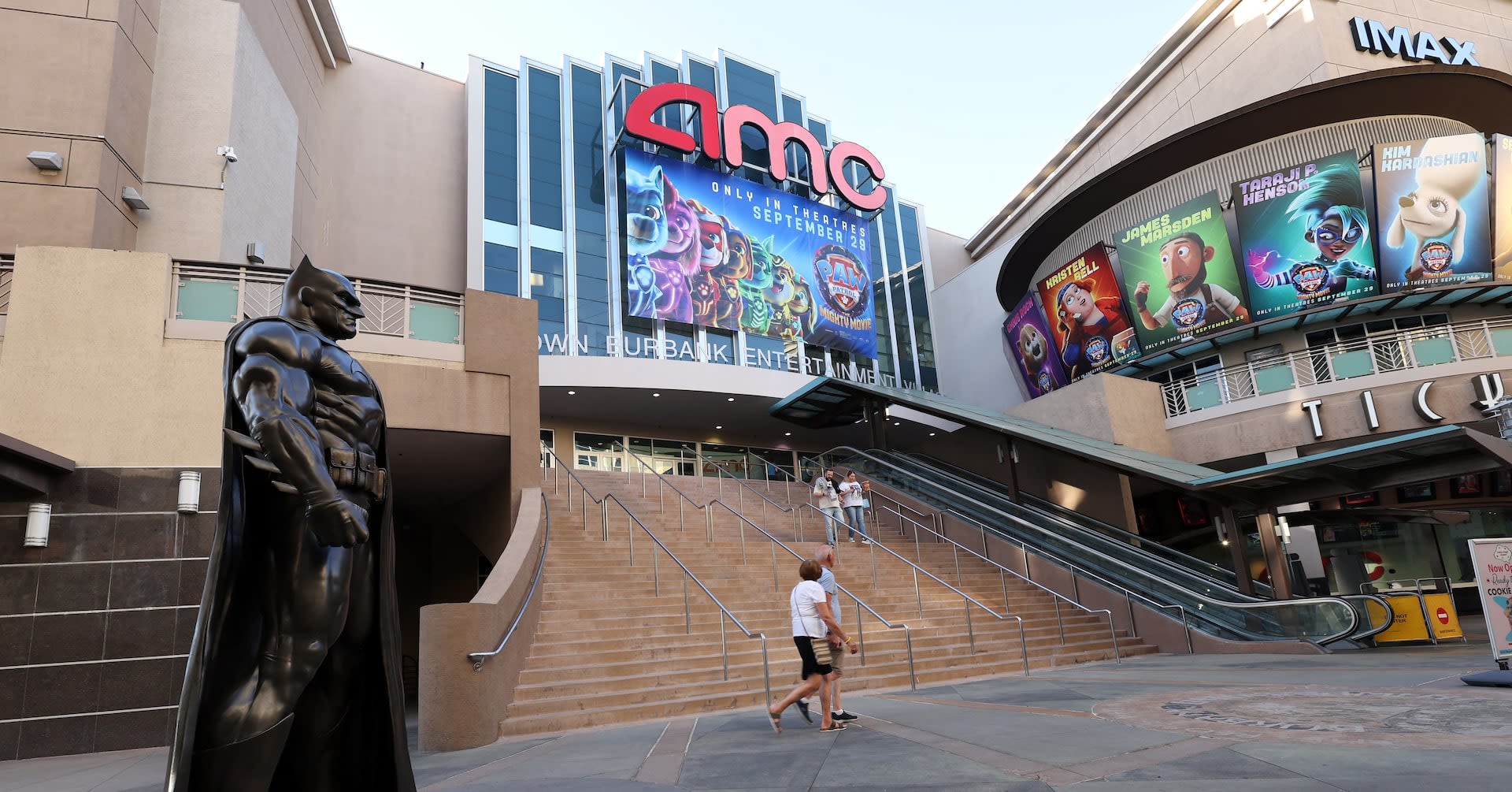 Theater chain AMC beats revenue estimates, expects weaker second quarter