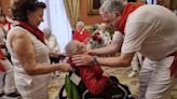 El Ayuntamiento de Pamplona recibe a ocho mujeres de entre 99 y 104 años en el Día de las Personas Mayores