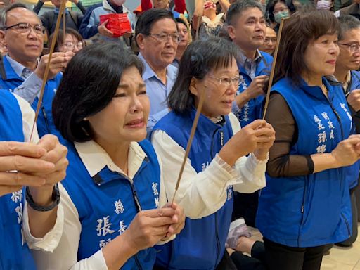 白沙屯媽頭一次進雲林縣府 張麗善爆哭跪迎：希望庇佑雲林