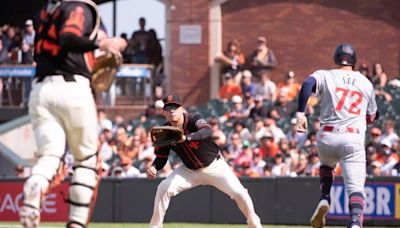 Twins take early lead, then 'pen shuts down Giants