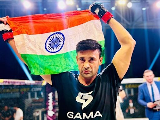 Meet wrestler turned MMA star, who created history with win over Pakistani fighter, he was Bigg Boss contestant and met his wife...