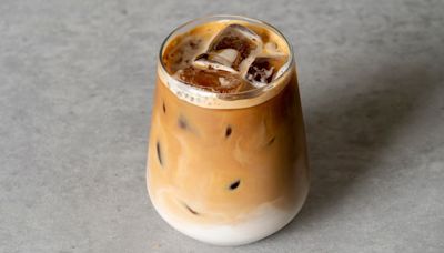 For A Better Iced Latte, Pour Your Milk First