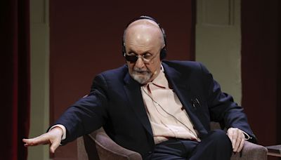 Presentan cargo de terrorismo contra el autor del asesinato fallido contra Salman Rushdie