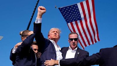 Foto de Trump ensangrentado y desafiante adquiere un significado patriótico | Teletica