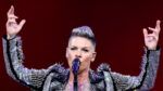 Pink to give away 2,000 ‘banned’ books at Florida concerts