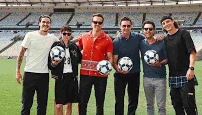 Pedro e David Luiz recebem elenco de 'Deadpool & Wolverine' no Maracanã