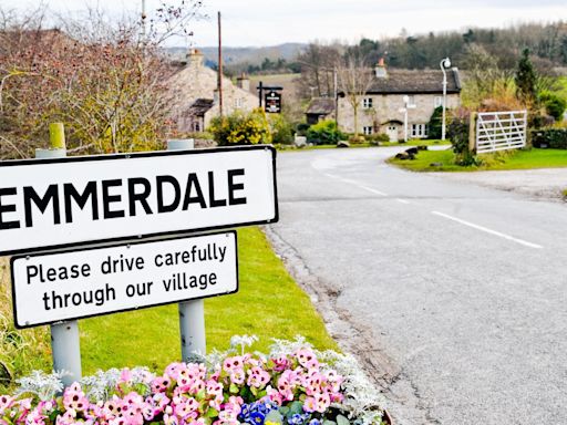 Emmerdale villagers left heartbroken by shock death in tragic scenes