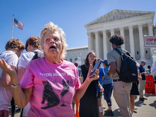 Supreme Court rules ex-presidents have broad immunity, dimming chance of a pre-election Trump trial