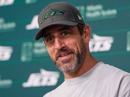 Jets’ Aaron Rodgers ‘(skipped) work to do drugs,’ host says | ‘Indefensible choice’