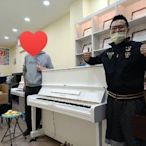 中壢中古鋼琴黃先生 二手鋼琴價格3萬多就有，曲樂企業社 歡迎您的參觀蒞臨! 鋼琴回收 也有服務!