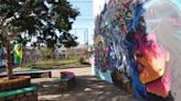 Para dar cores a locais afetados pela enchente, artistas e voluntários pintam escola e casas do bairro Humaitá | GZH