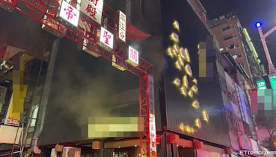 高雄4.4星燒肉店驚傳火警！濃煙狂竄 1女客人緊急送醫