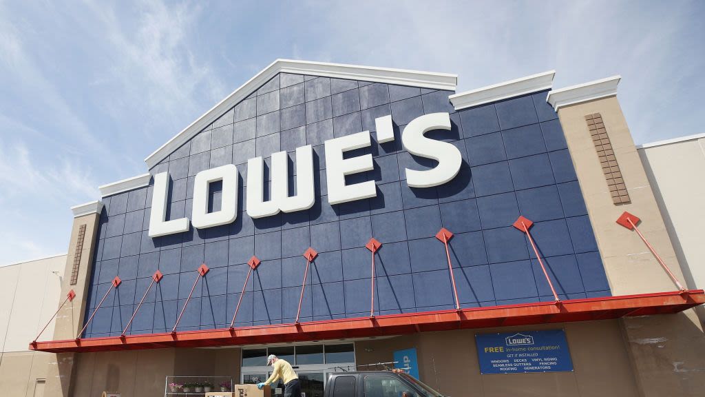 Here's What to Know About Lowe's Holiday Hours on the 4th of July