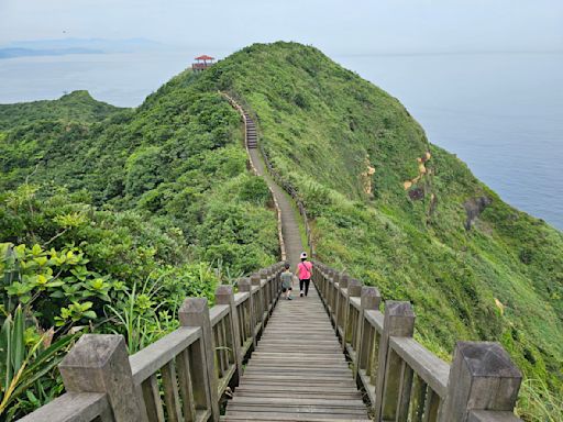 【打卡景點】鼻頭漁港走步道看山海美景，大啖當季海鮮美食！