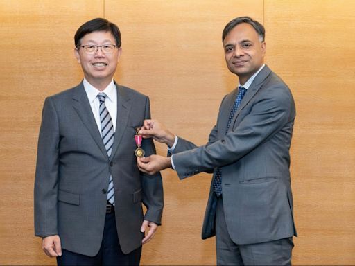 印度總理莫迪頒公民榮譽獎 鴻海劉揚偉新勳章到手 - 自由財經